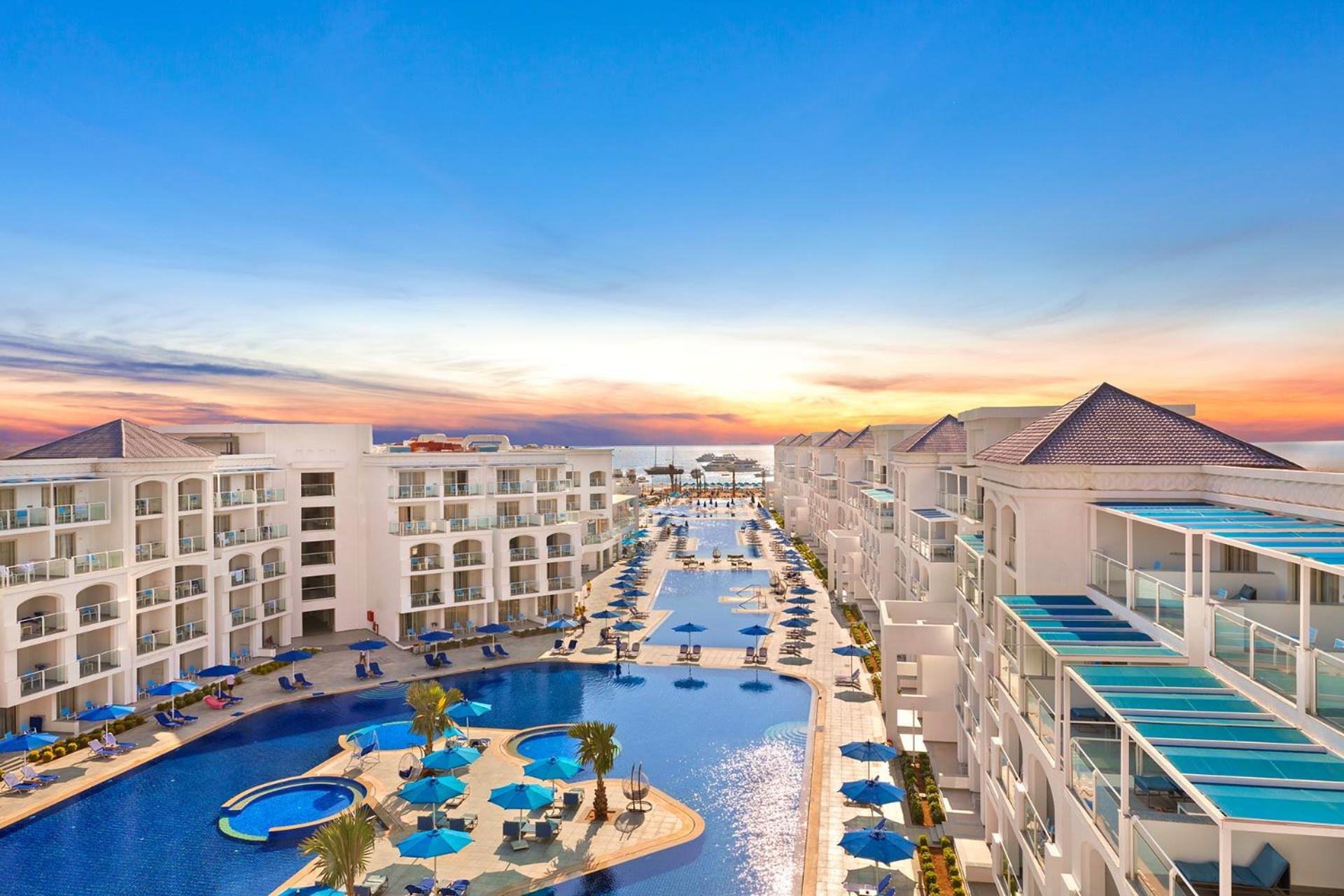 Pickalbatros Blu Spa Resort - Adults Friendly 16 Years Plus- Ultra All-Inclusive フルガダ エクステリア 写真 The resort at sunset