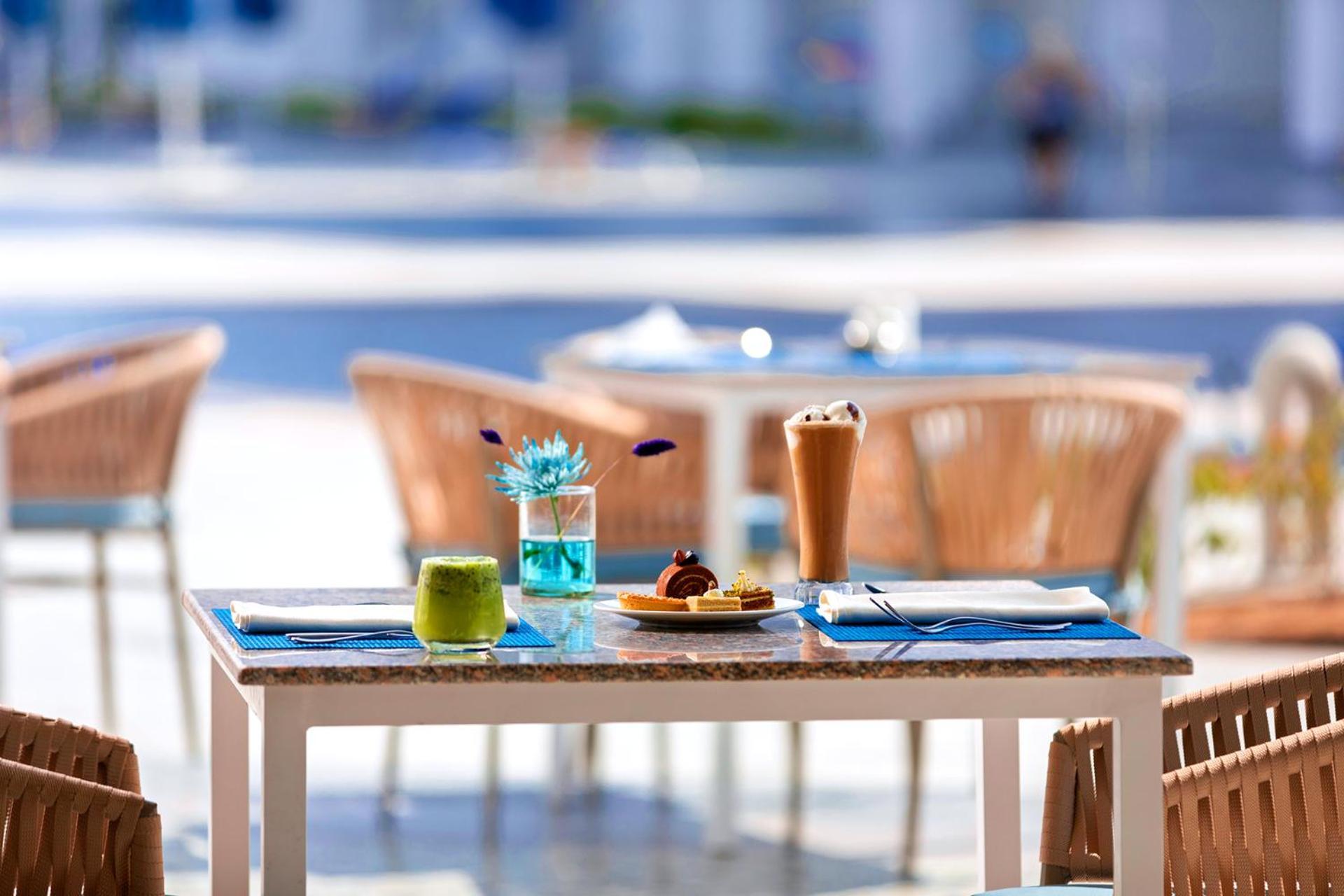 Pickalbatros Blu Spa Resort - Adults Friendly 16 Years Plus- Ultra All-Inclusive フルガダ エクステリア 写真 A table at a restaurant